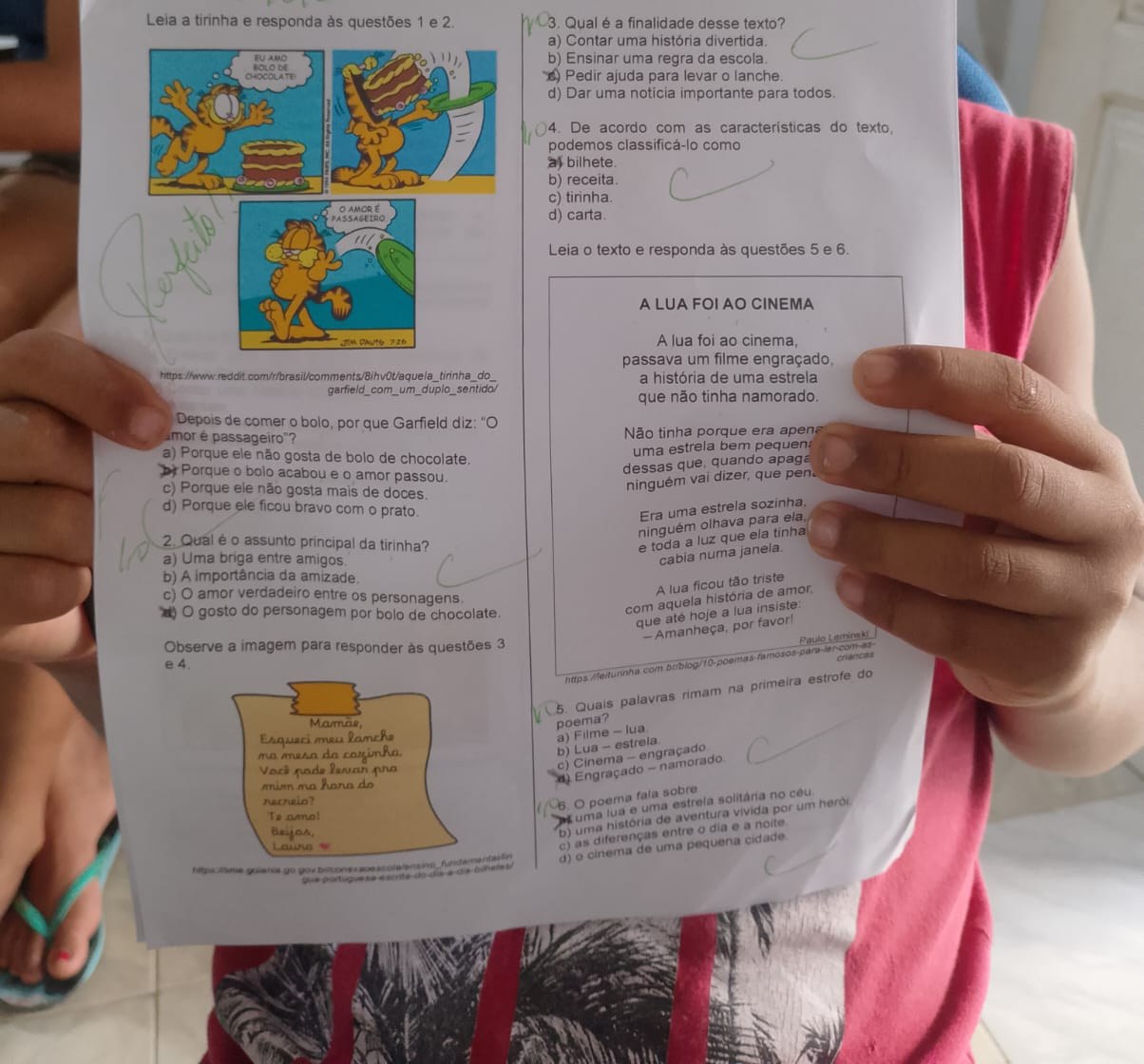 Simulado de português de um aluno do projeto, corrigido pela professora